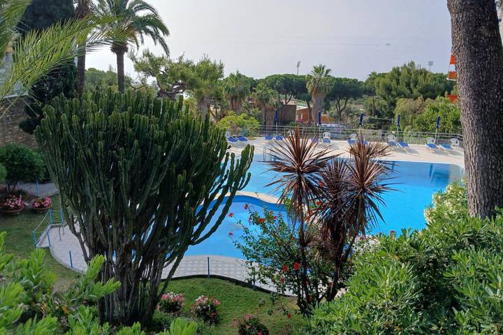 Holiday apartment for 4 people, with balcony and pool, child-friendly - 1