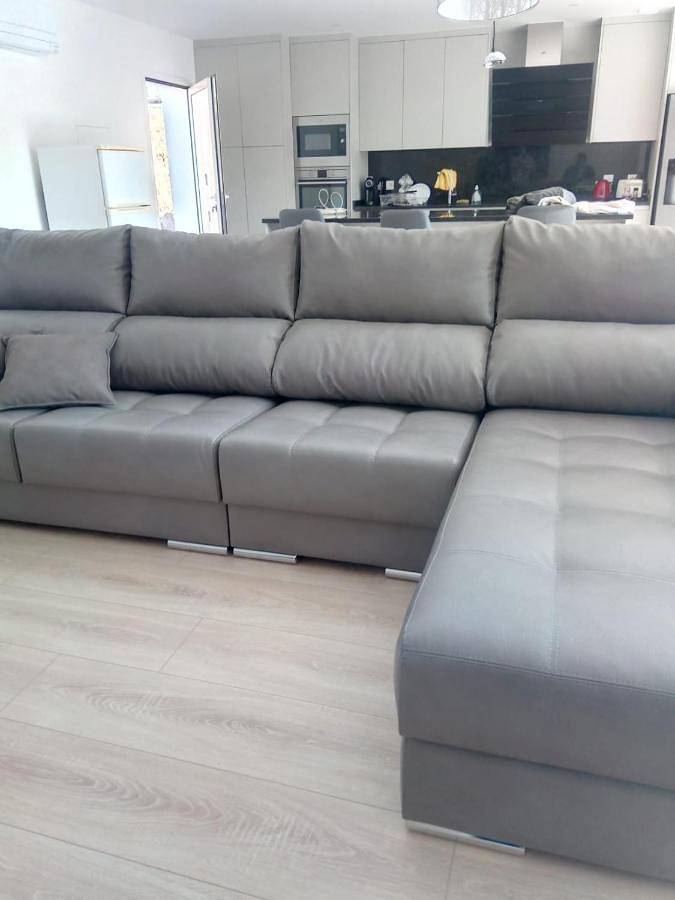 Location de vacances pour 8 personnes, avec vue ainsi que terrasse et piscine à Œuilly - 2