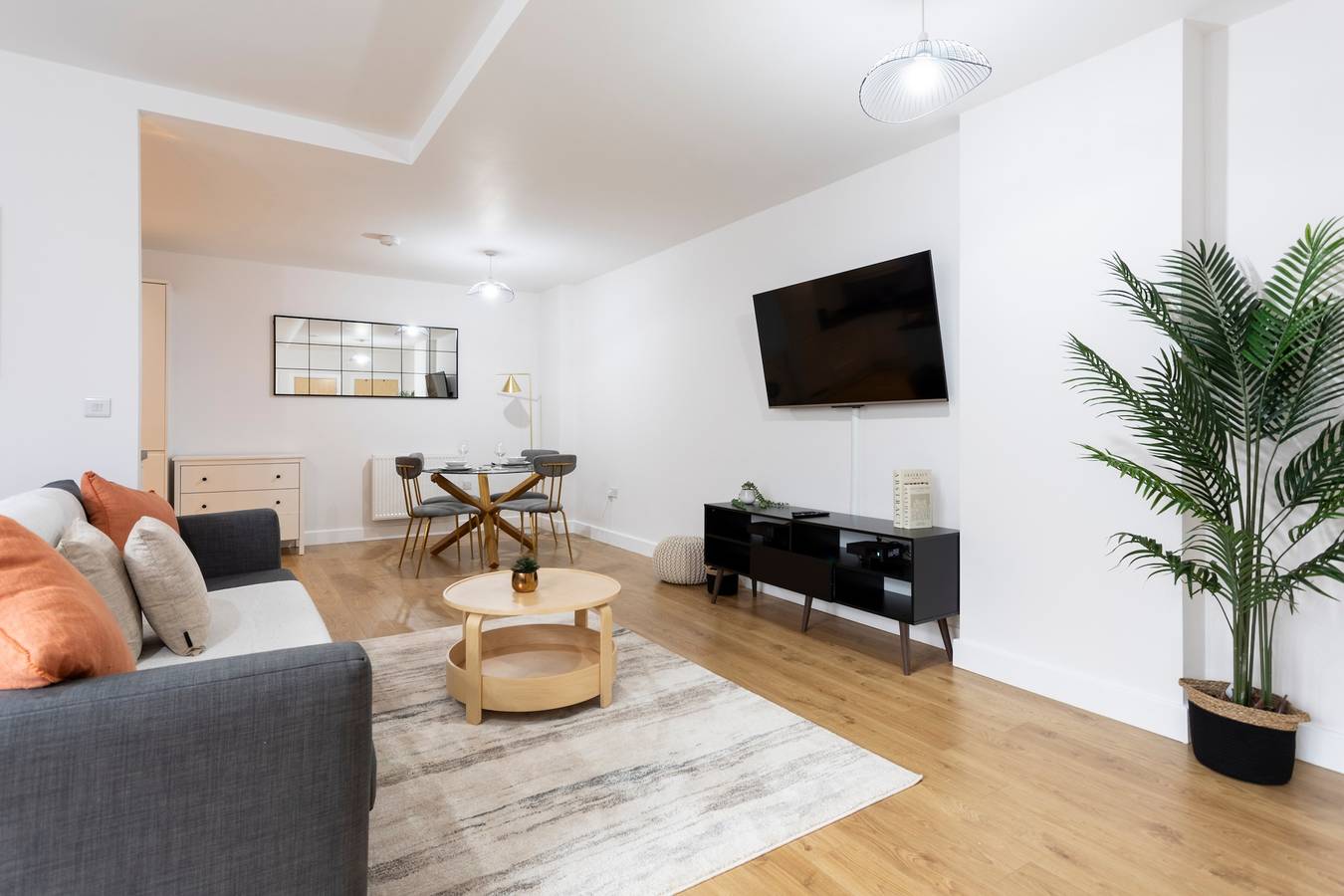 Ganze Ferienwohnung, The Albany Sleeps 2 with Wifi in Surrey