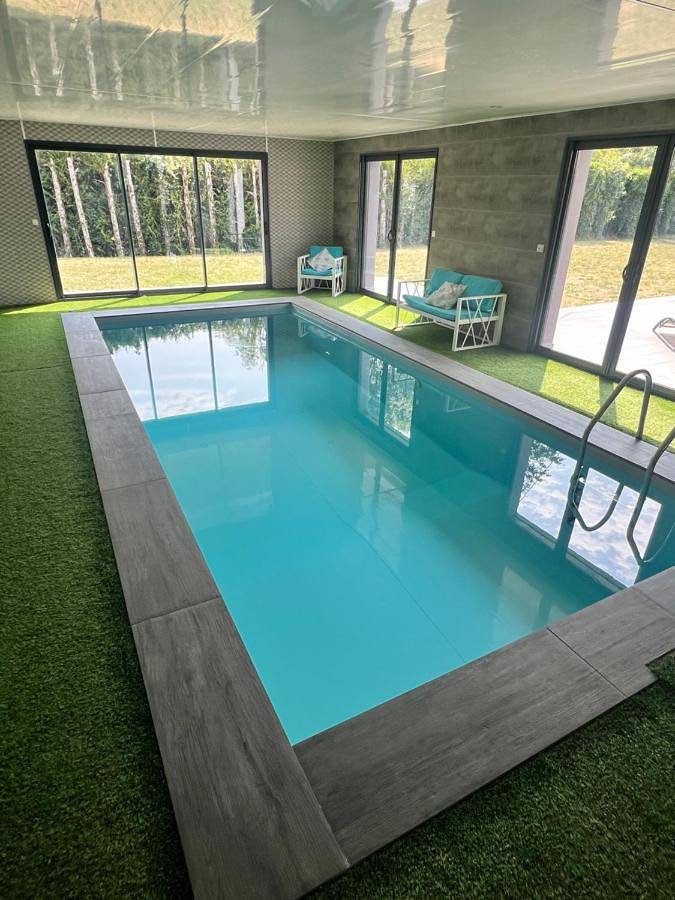 Location de vacances pour 8 personnes, avec piscine et jardin à Selongey