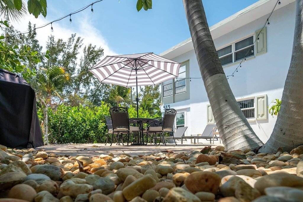 Ganze Wohnung, Paradise Shores #3 | 1 block to beach | 1 gig Wifi in Pompano Beach, Broward County