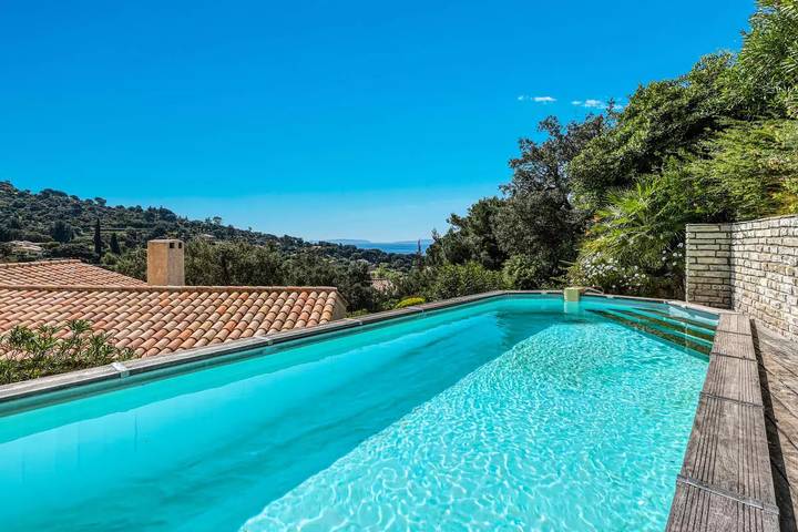 Villa pour 8 personnes, avec jardin ainsi que vue et piscine dans Le Lavandou - 2