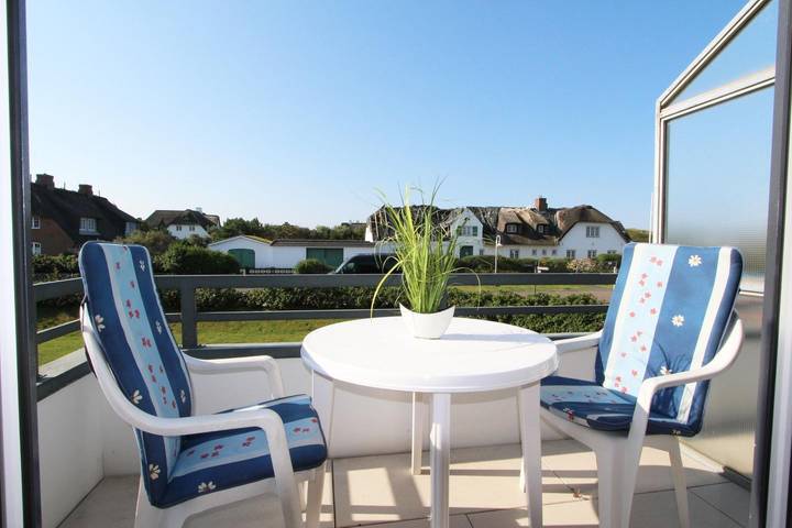 Ganze Wohnung, Hell eingerichtete, strandnahe Zwei-Zimmer-Ferienwohnung auf zwei Ebenen in Nordfriesische Inseln (Schleswig-Holstein) (Schleswig-Holstein), Wenningstedt