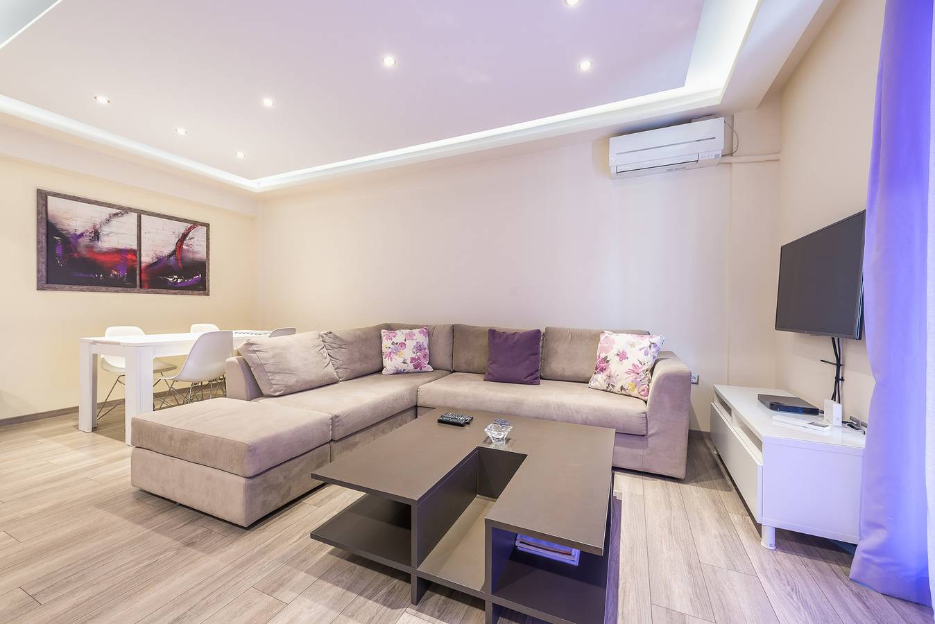 Ganze Wohnung, An Impressive 2 bdr Apt in Glyfada in Glifada, Süd-Athen