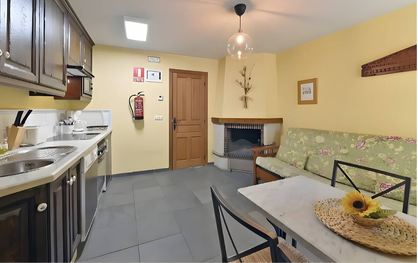 Ganze Wohnung, Ferienwohnung 'Puente Del Narcea 3' mit Bergblick, privater Terrasse und Wlan in Cangas del Narcea, Cordillera Cantábrica