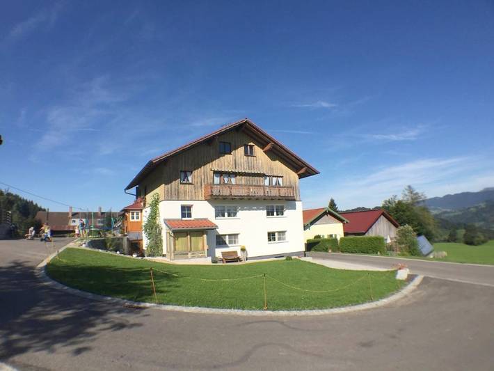 Ferienwohnung für 4 Personen, mit Terrasse und Pool sowie Ausblick in Oberreute