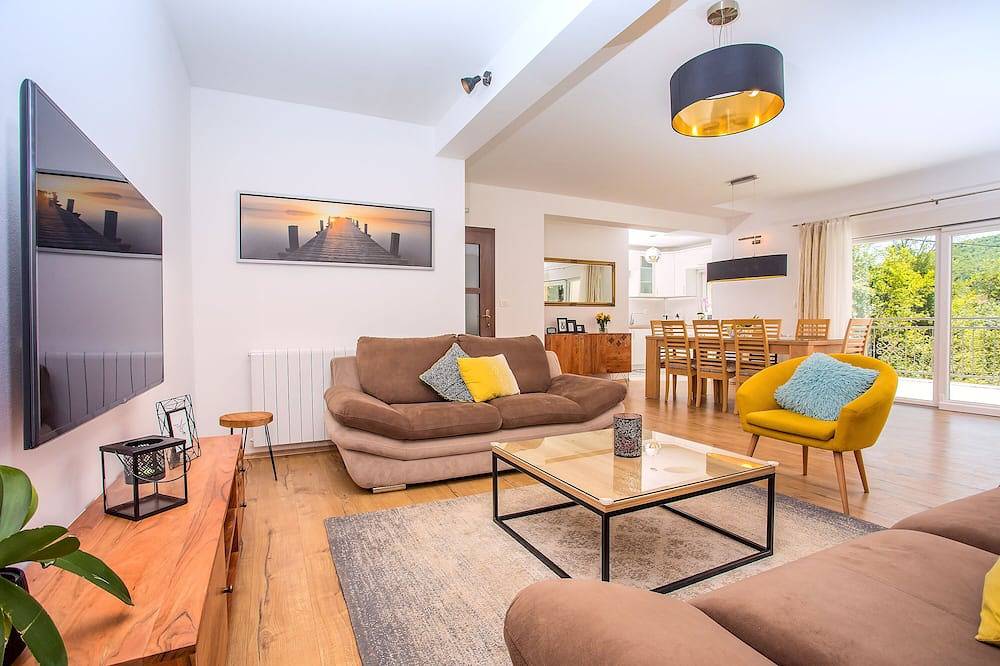 Luxury villa with private, heated pool ! in Runović (Splitska-Dalmacija), Makarska rivijera