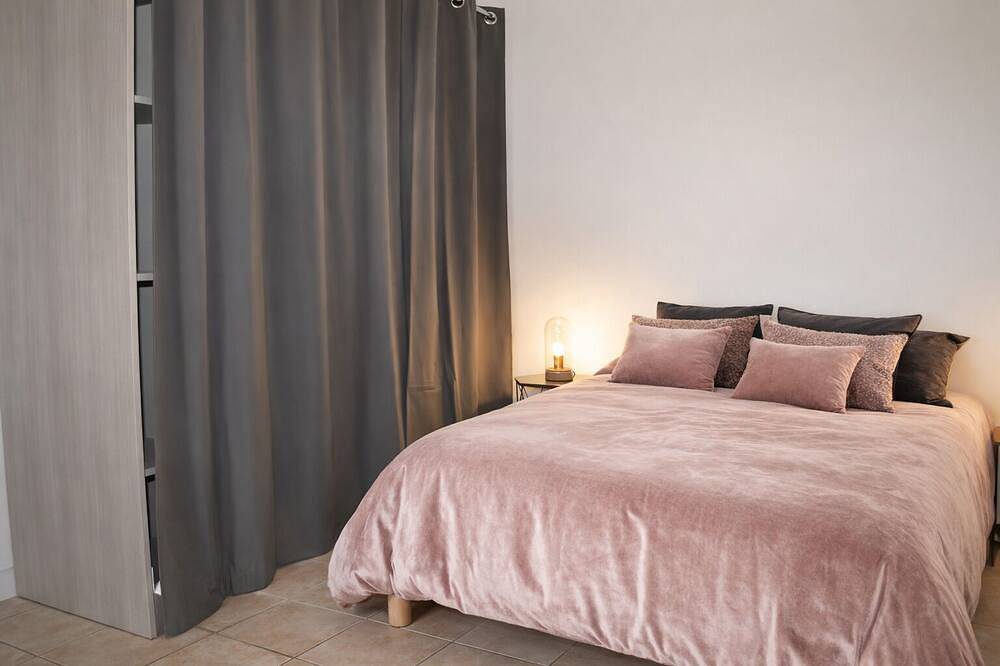 Ganze Wohnung, Bright apartment with garden - Omaha Beach in Commes, Bayeux und Umgebung