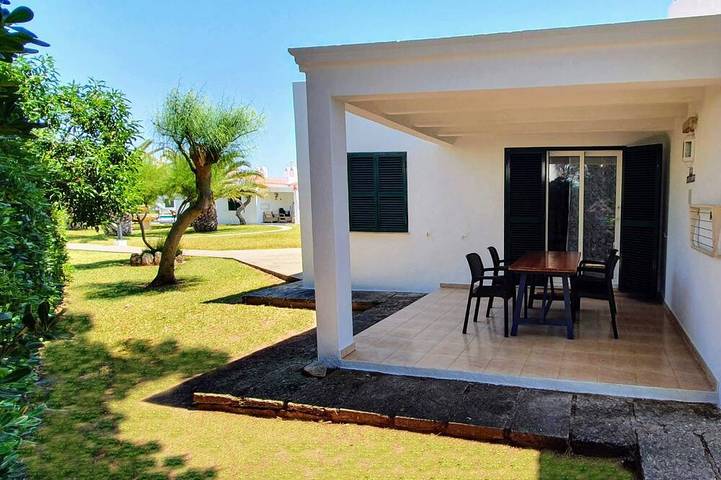 Location de vacances pour 4 personnes, avec jardin ainsi que terrasse et piscine à Cap d'Artrutx