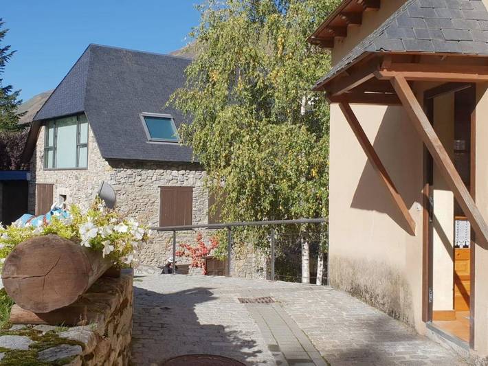 Gîte pour 8 personnes, avec vue et terrasse, animaux acceptés dans Arties - 4