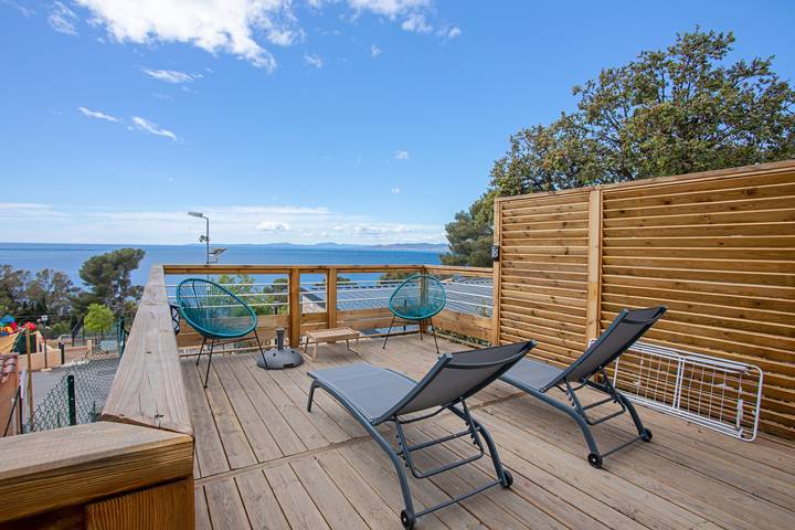 Lodge Vue Mer près de la plage avec piscine et Wi-Fi in Saint-Raphaël, Massif de l'Esterel