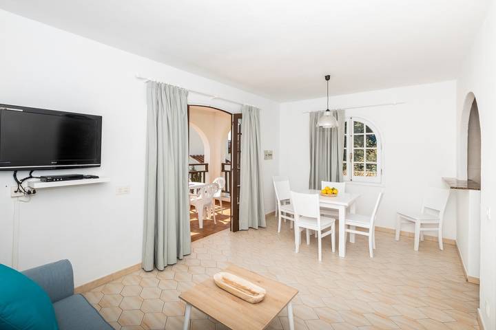 Entire apartment, Modern apartment in complex with pool - Girasols Gardens Sup in San Jaime Mediterráneo, Alaior Municipality