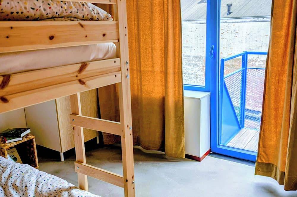 Appartamento intero, Colorful Flat @ trendy old docks. \nperfect for couples. Expandable to 3 bedrooms in Gand, Provincia delle Fiandre Orientali