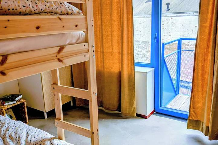 Appartamento intero, Colorful Flat @ trendy old docks.  Perfect for couples. Expandable to 3 bedrooms in Gand (Fiandre), Gand