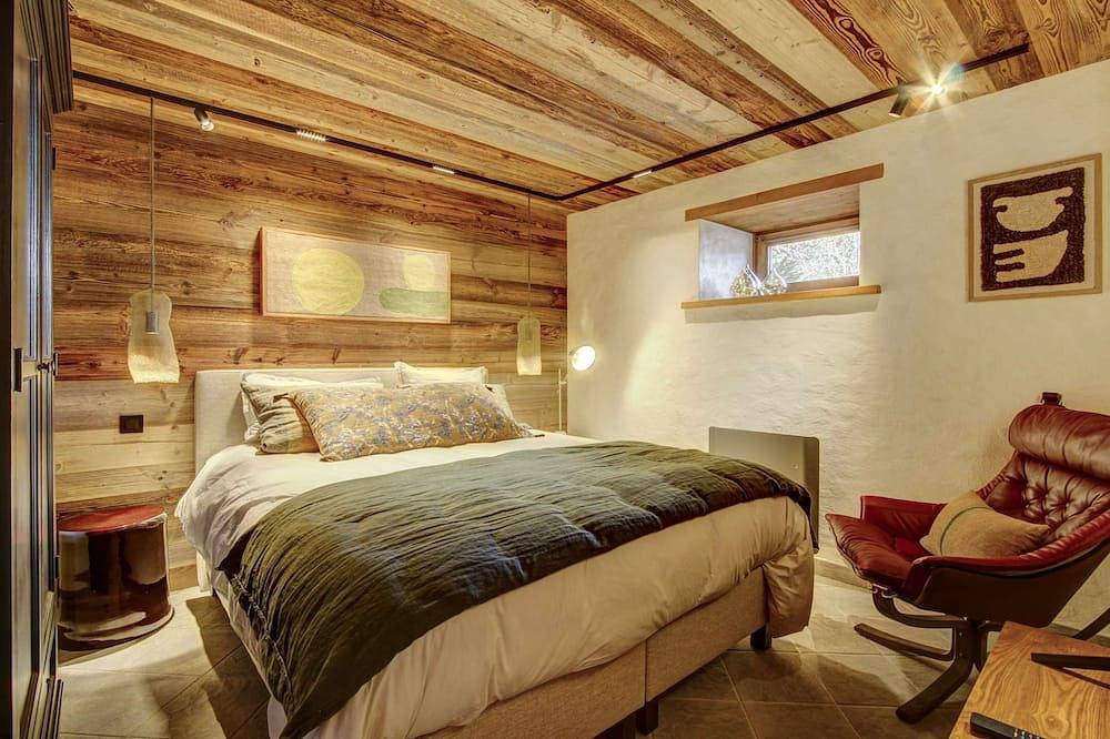 Stunning retreat,19th-century Savoyard farmhouse in Essert-Romand, Les Portes du Soleil