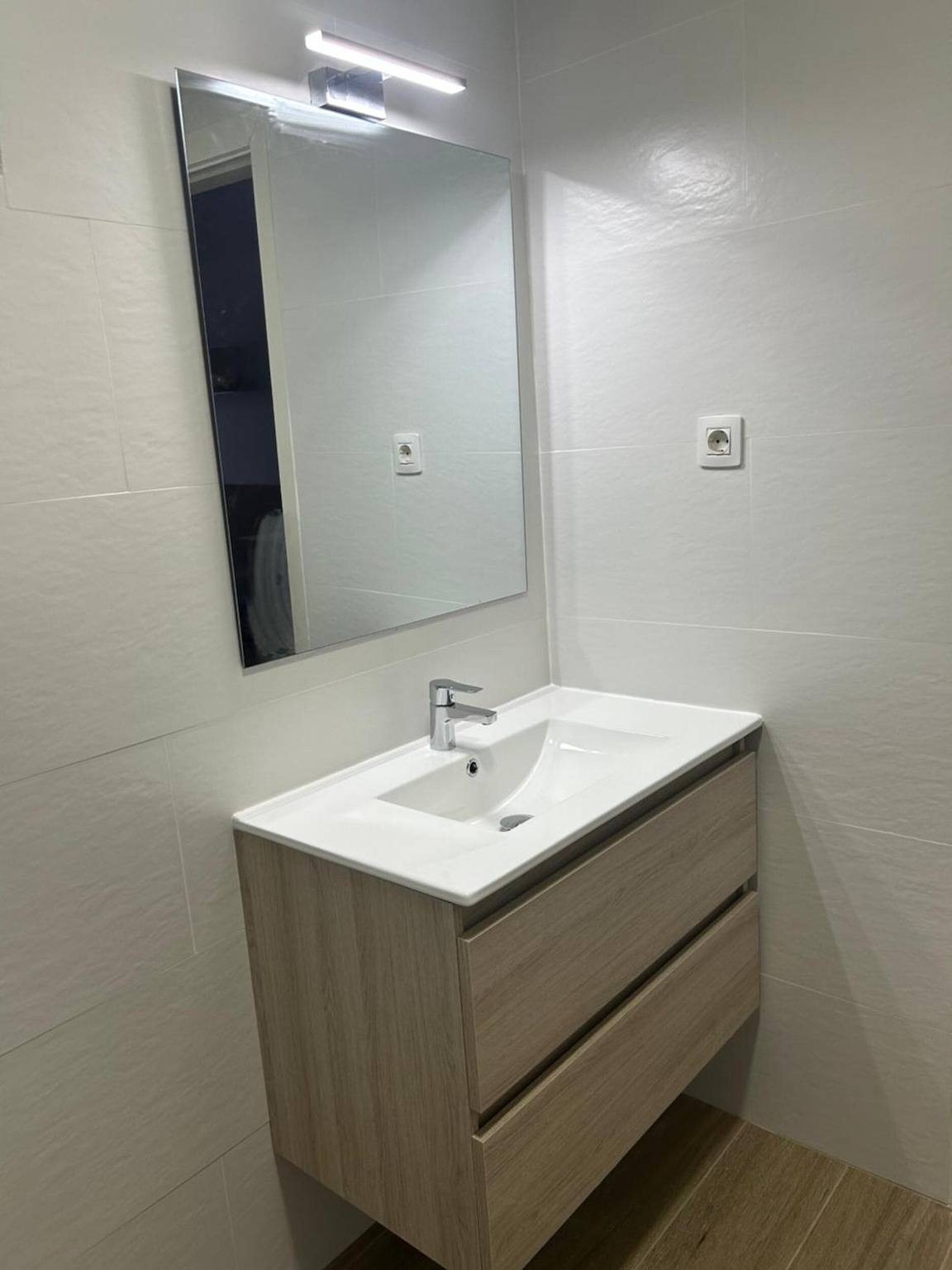 Appartamento intero, Appartamento Vacanze 'Popcorn Beach House' con Piscina Condominiale, Balcone e Wi-Fi in Corralejo, La Oliva