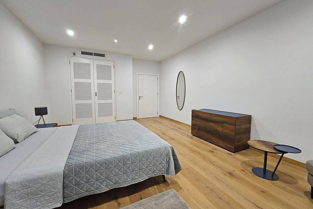 Geheel appartement, Stunning Seafront Portomaso Apartment w/terraces in Paceville, San Giljan