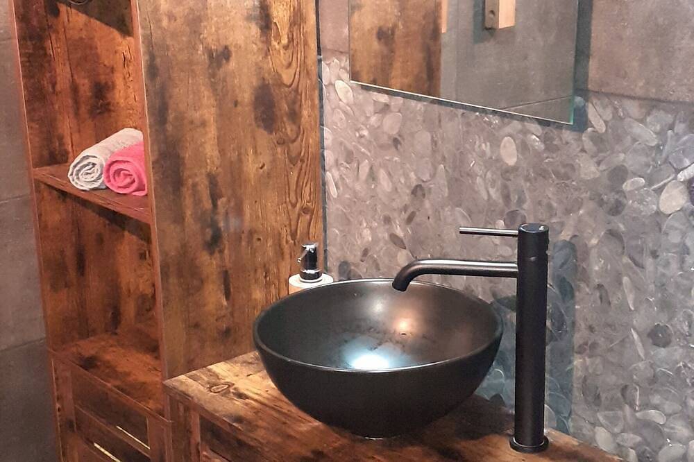 Romantic wellness guesthouse with sauna, whirlpool and jacuzzi! in Verlaine, Liegi e dintorni