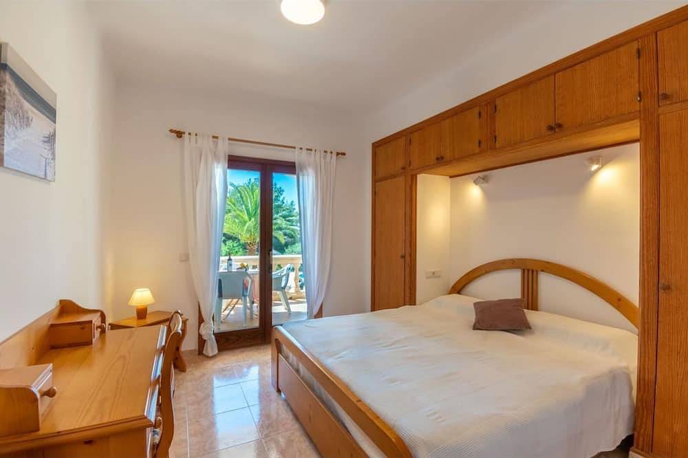 Entire apartment, Cosy apartment for 4 people with A/C, Wifi, pool, Tv, terrace and parking in Cala Santanyí, Santanyí