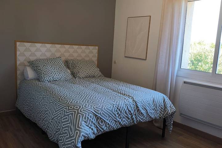 Location de vacances pour 7 personnes, avec jardin et terrasse, animaux acceptés à Aramon - 2