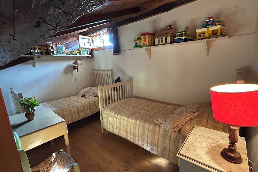 Cozy farmhouse nestled in the greenery of the sacred area of ancient Caere in Cerveteri, Provincia de Roma