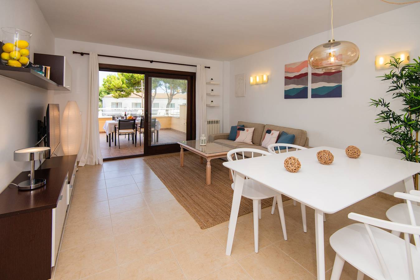 Apartamento entero, Apartamento Drac Blanc 1-4 cerca de la playa con vistas al mar, piscina, terraza y Wi-Fi in Cala Rajada, Capdepera
