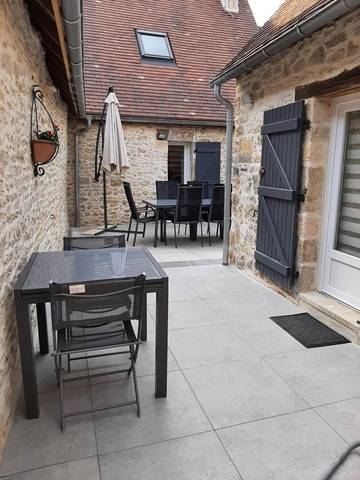Gîte pour 6 personnes, avec terrasse à Lacave