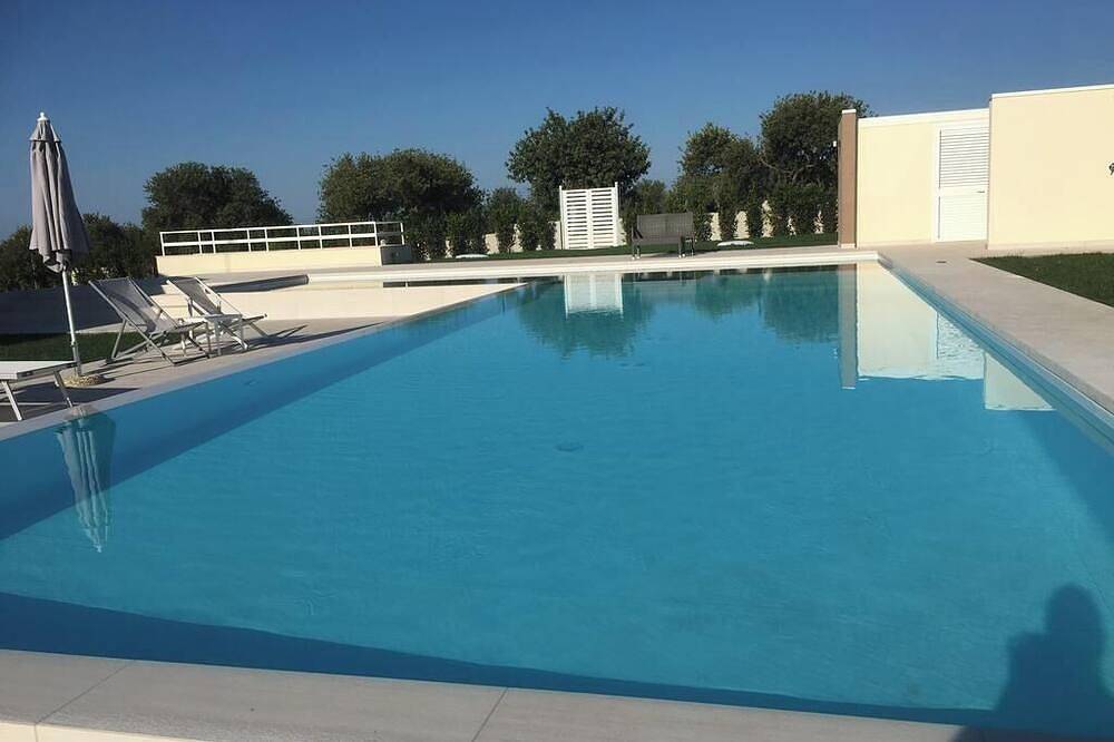La Giara - Guest House.  Saltwater pool, parking lot, and hearty breakfast. in Módica, Provincia de Ragusa