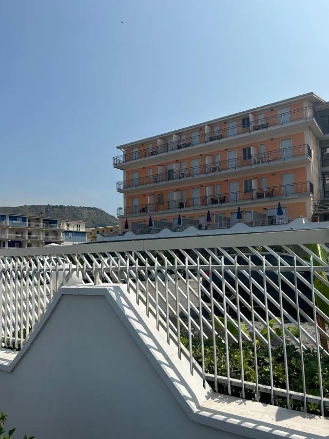 Hôtel pour 4 personnes, avec balcon et jardin - 1