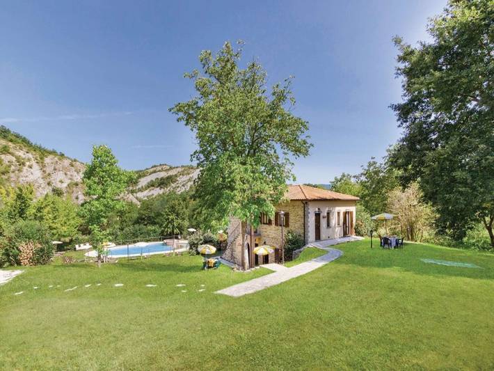 Ferienhaus für 4 Personen, mit Balkon/Terrasse und Balkon sowie Terrasse und Garten in Marche