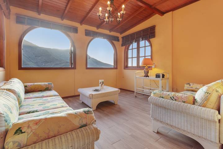 Holiday Home 'Los Mangos' with Sea View, Shared Terrace and Wi-Fi in La Suerte (Canary Island), Agaete