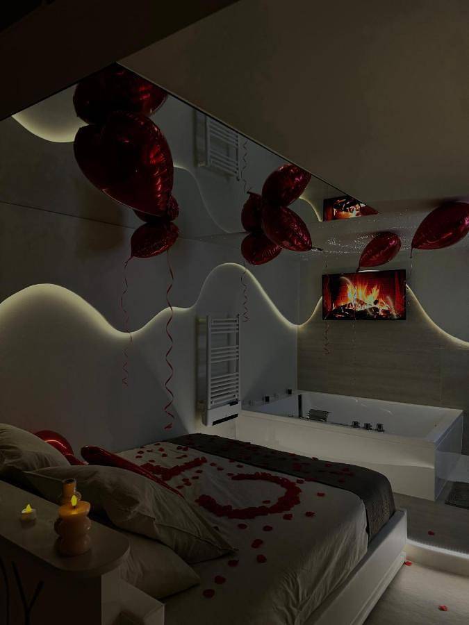 Appartement entier, Spa Privatif - Love Room Luxe - Proche Disney in Marles-en-Brie, Seine-et-Marne