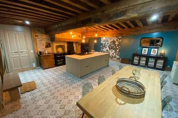 Gîte pour 11 personnes, avec sauna ainsi que jardin et jacuzzi à Roussillon-en-Morvan