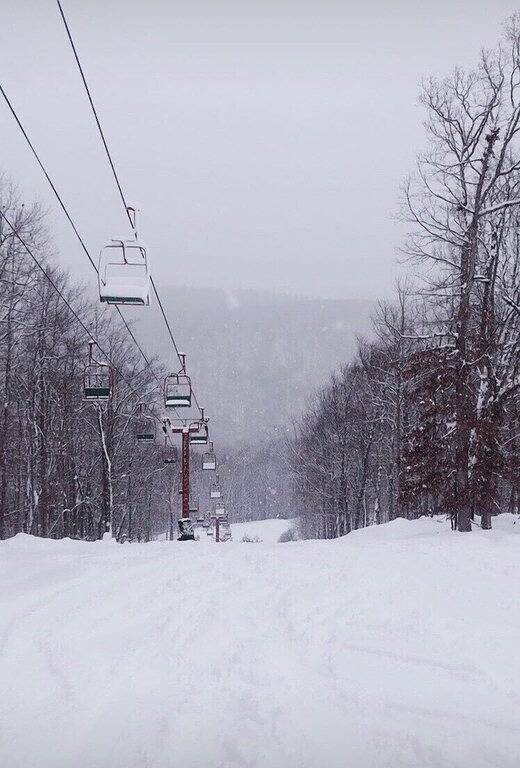 Masthope -Ski-In, Ski-Out. Pistenöffnung Dez. 8. 2018 in Masthope, Pike County