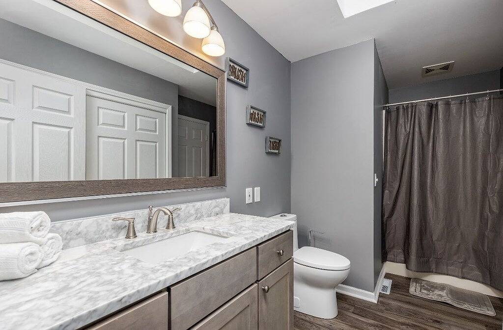 Luxury Chic Villa with Fireplace in Ottawa, LaSalle County