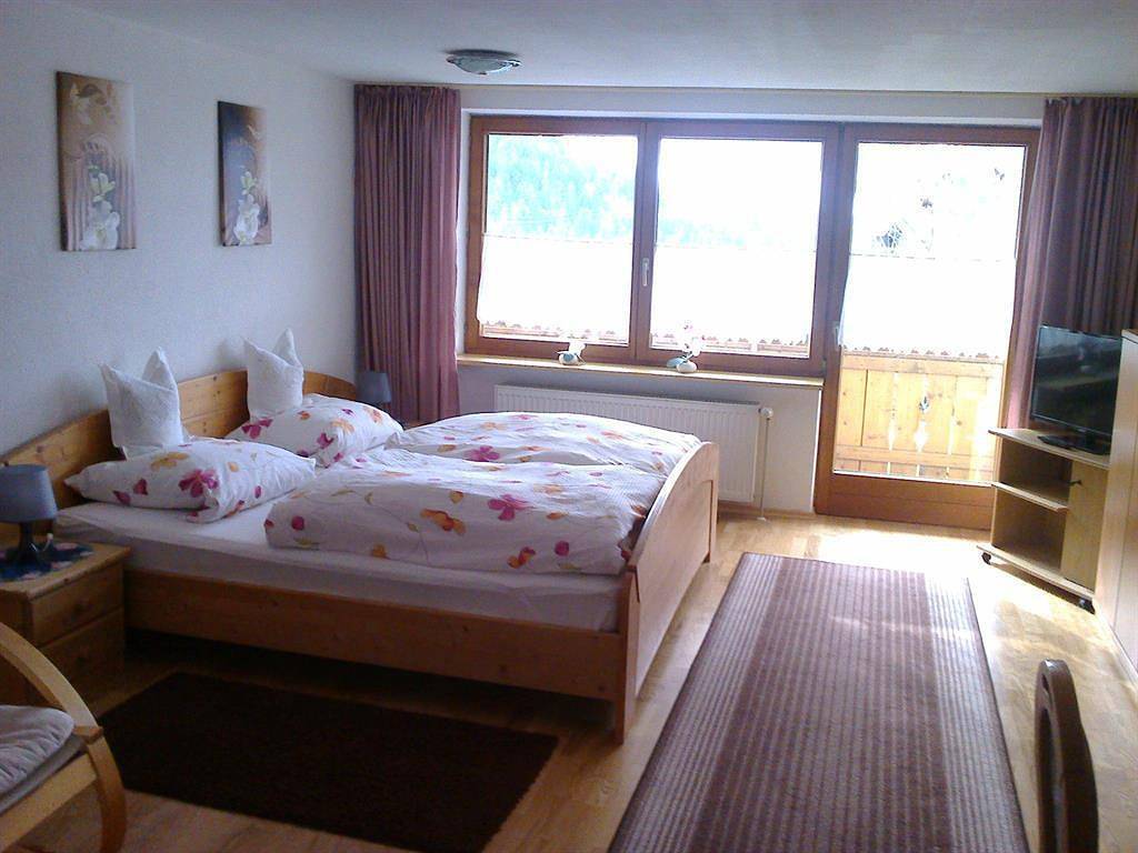 Dreibettzimmer Dusche/Wc/Balkon in Vorderhindelang, Bad Hindelang