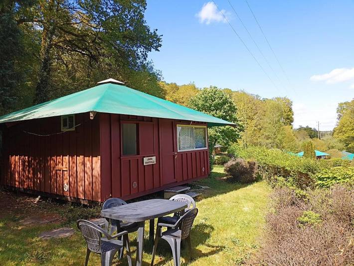 Location de vacances pour 4 personnes, avec Terrasse ainsi que Jardin et Piscine à Guern