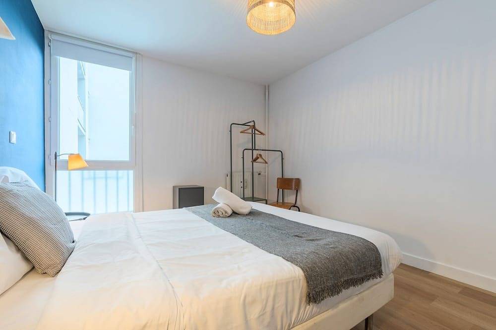 Appartement entier, Deux chambres avec balcon in La Madeleine, Région de Lille