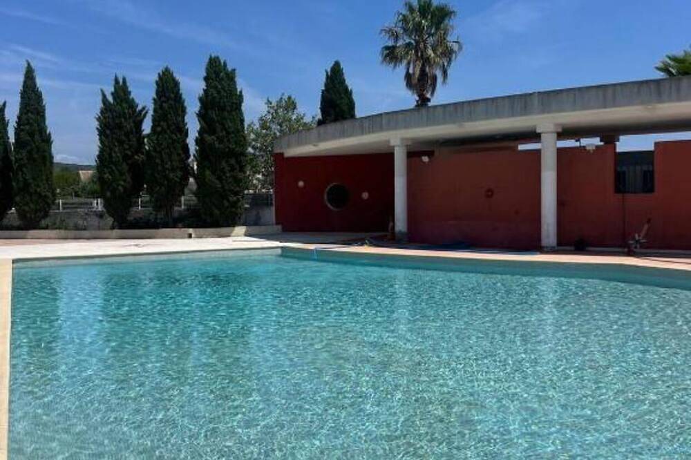 Entire apartment, Small T2 house close to the sea, in a residence with swimming pool. in Vic-la-Gardiole, Côte d'Améthyste