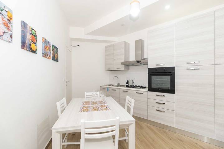 Appartamento intero, Guesthost - New! Moderno & Spazioso Apt x5 Piazza Statuto in Torino, Provincia di Torino