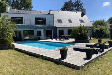 Gîte pour 8 personnes, avec balcon et jardin à Plomelin