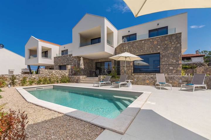 Villa für 7 Personen, mit Terrasse und Pool, kinderfreundlich auf Krk