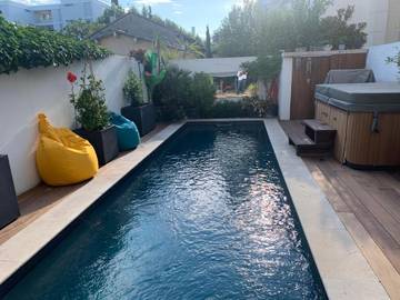 Chambre d’hôte pour 2 personnes, avec terrasse ainsi que piscine et jacuzzi à Avignon
