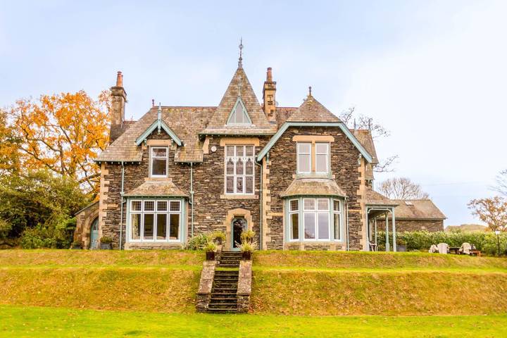 Villa for 10 people, with terrace and garden, with pets in the Lake District