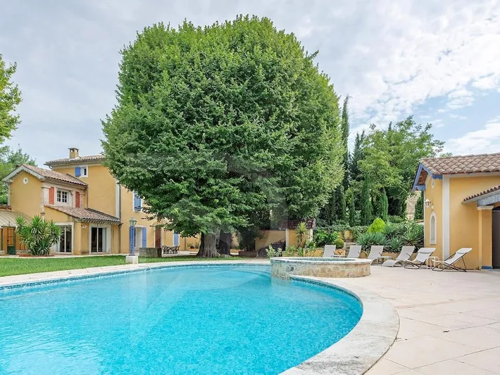 Chalet para 10 personas, con piscina además de jardín y jacuzzi, Se admiten mascotas - 1