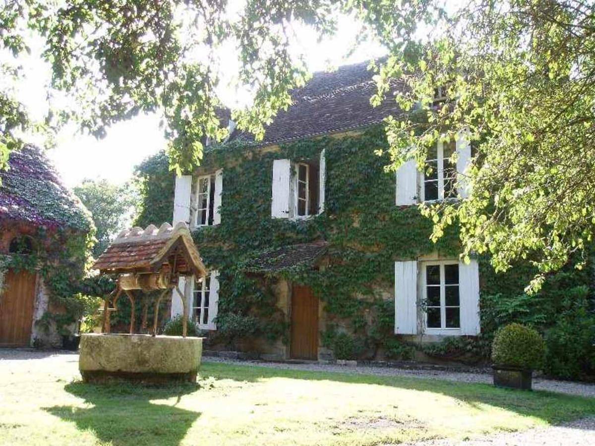 Four-Bedroom House in Vallenay, Saint-Amand-Montrond