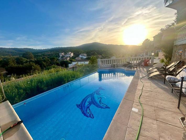 Gîte pour 2 personnes, avec jacuzzi ainsi que piscine et jardin, adapté aux familles dans Plage de la Gaillarde - 4
