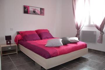 Villa pour 4 Personnes dans Vallon-Pont-d'Arc, Ardèche, Photo 1