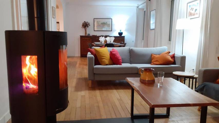 Gîte pour 8 personnes, avec vue et jardin, adapté aux familles à Caussou