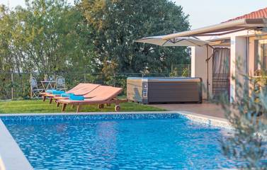 Villa für 8 Personen, mit Balkon und Garten sowie Pool in Rovinj